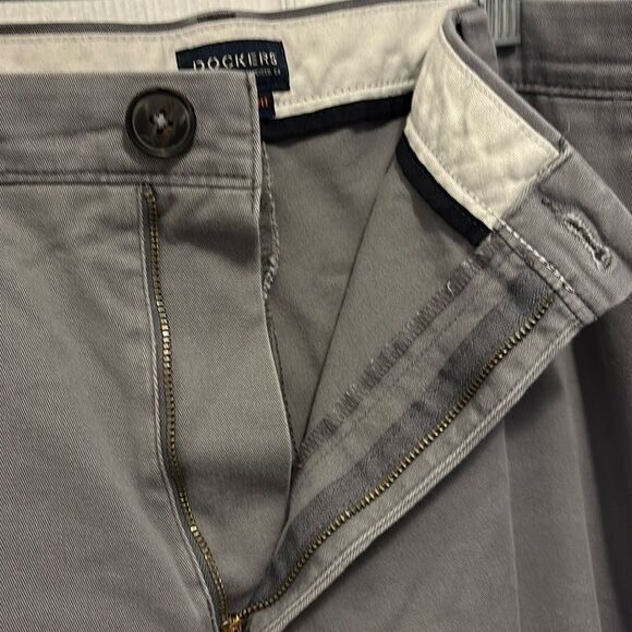 Dockers classic fit 44x32 - Picture 5 of 10